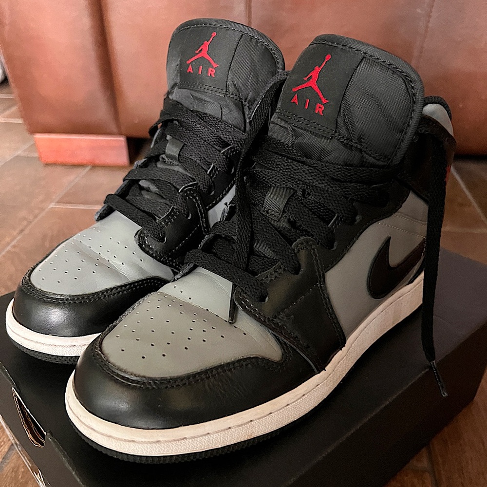 Nike Air Jordan 1 Mid GS “Shadow” Sneakers Size Y6.5